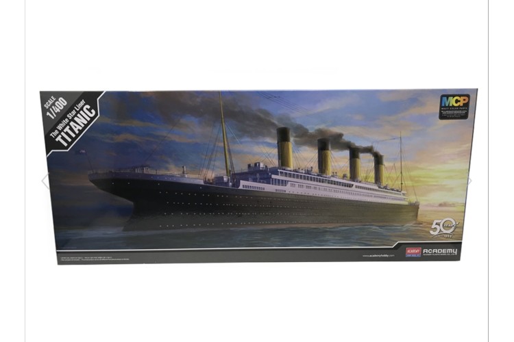 Academy The White Star Liner Titanic 1:400 scale model kit